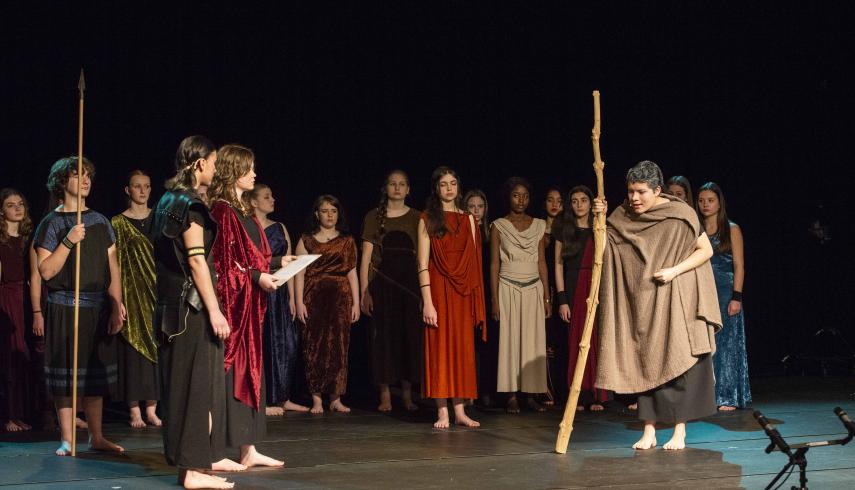 Geslaagde opvoering Griekse tragedie 'Antigone'