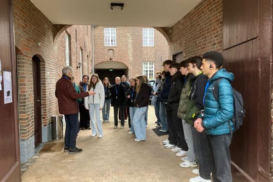 V6-leerlingen ontwikkelen Spaanstalige audiotour