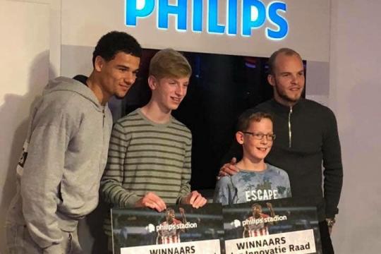 Rens van Lierop (G3B) winnaar kinderinnovatieraad Philips/PSV