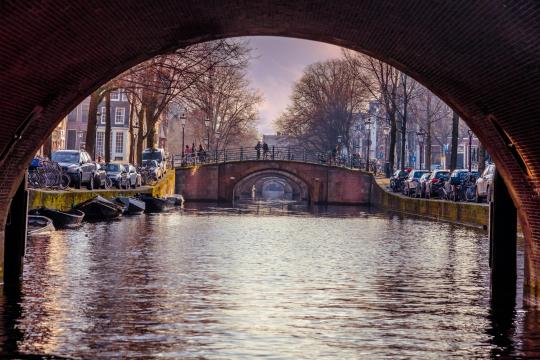 V5 naar Amsterdam