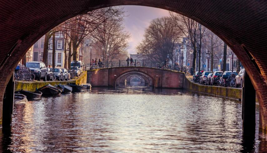 V5 naar Amsterdam