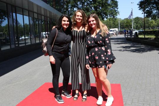Foto's diploma-uitreikingen